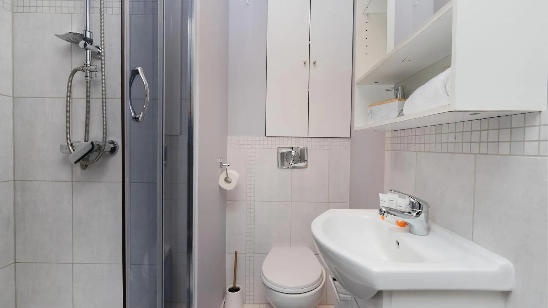 Apartment Dworska Close To The Beach By Noclegi Renters Danzica